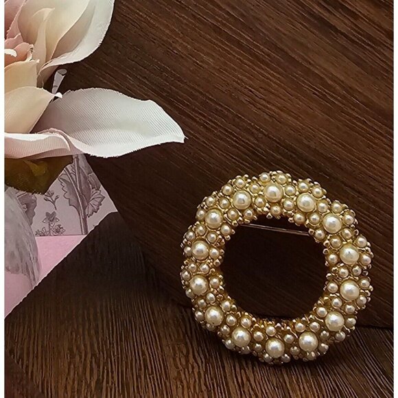 VTG Brooch Cider Signed Gold Tone Faux Pearl Elegant Stmt Cluster Set Round Pin - Picture 1 of 16